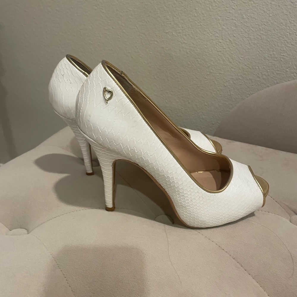 Talia pump shoes size 8